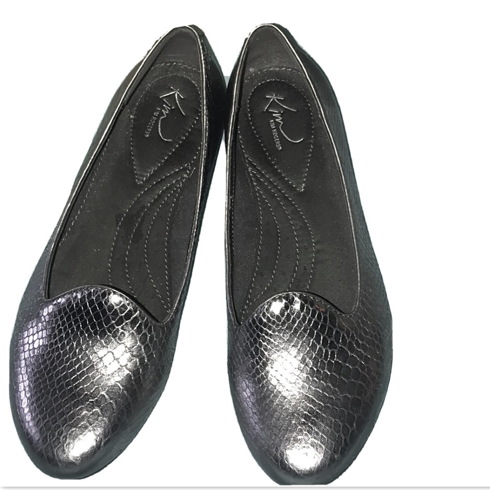 Kim Rogers Silver Snakeskin Flats - Size 8